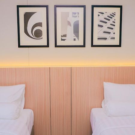 Tuban  Front One King Hotel Tuban מראה חיצוני תמונה