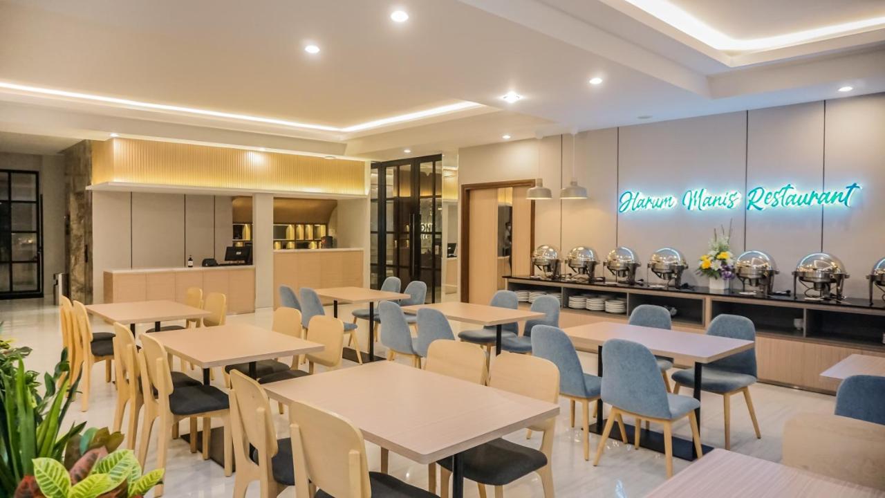 Tuban  Front One King Hotel Tuban מראה חיצוני תמונה