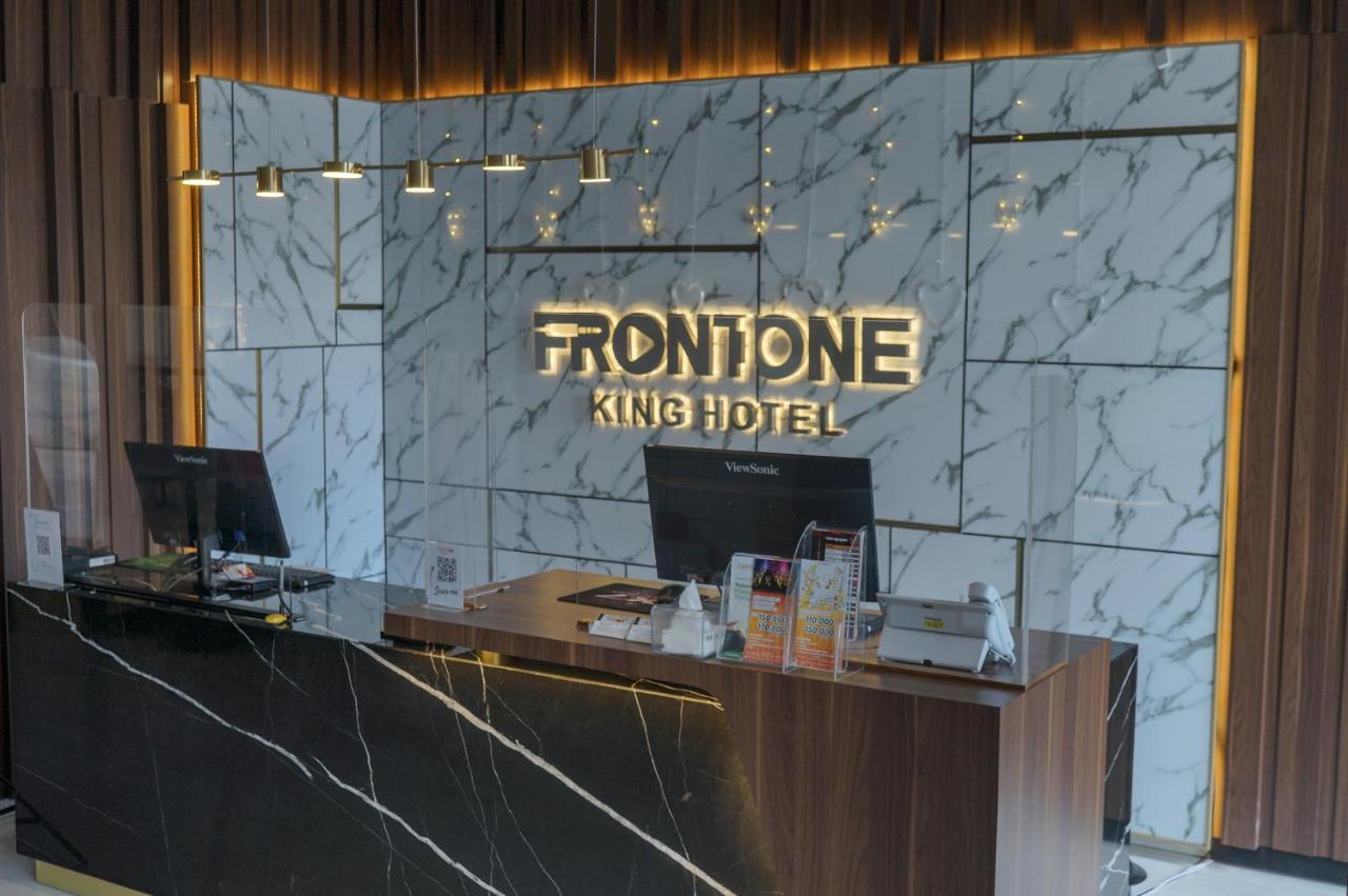 Tuban  Front One King Hotel Tuban מראה חיצוני תמונה