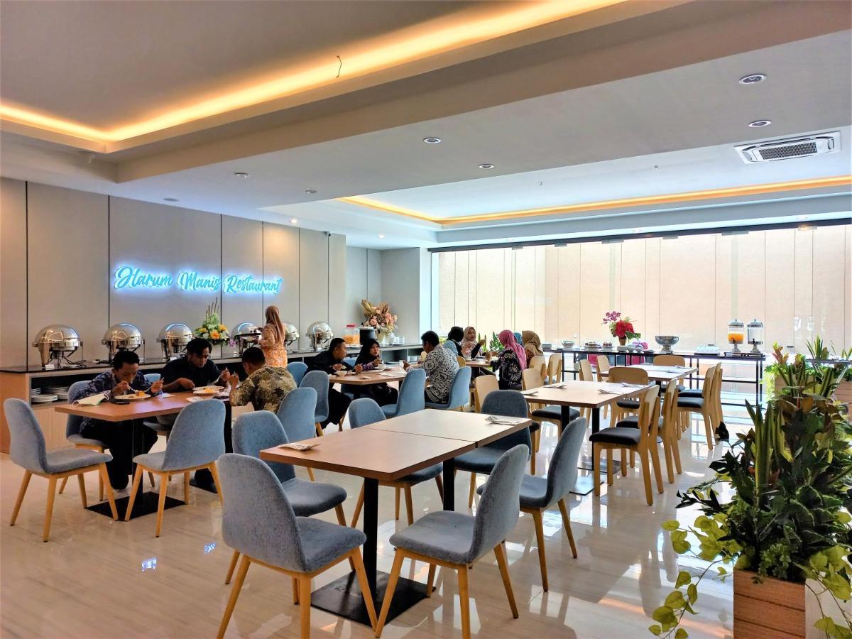 Tuban  Front One King Hotel Tuban מראה חיצוני תמונה