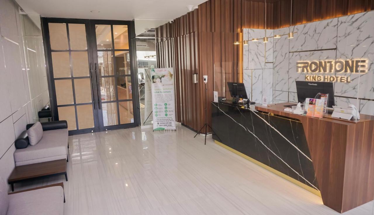 Tuban  Front One King Hotel Tuban מראה חיצוני תמונה