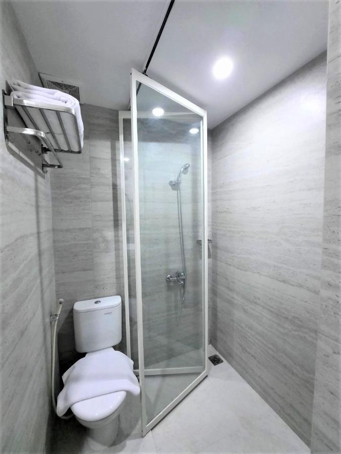Tuban  Front One King Hotel Tuban מראה חיצוני תמונה