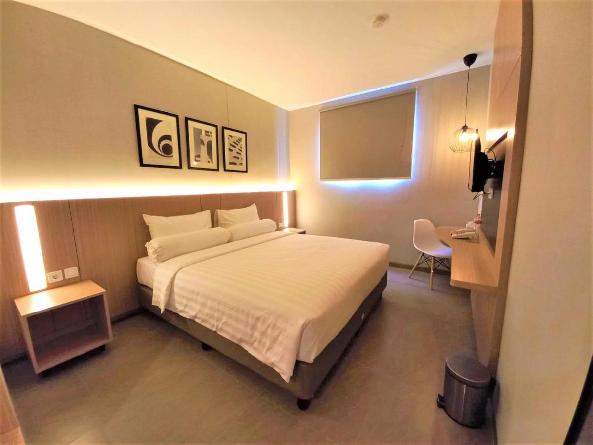 Tuban  Front One King Hotel Tuban מראה חיצוני תמונה