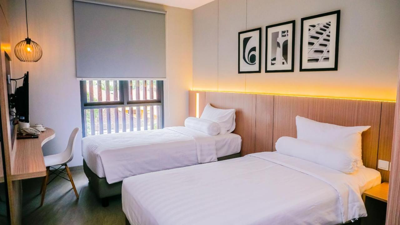 Tuban  Front One King Hotel Tuban מראה חיצוני תמונה