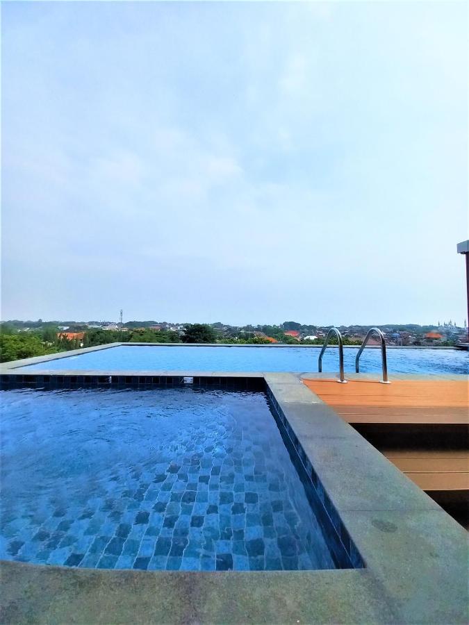 Tuban  Front One King Hotel Tuban מראה חיצוני תמונה