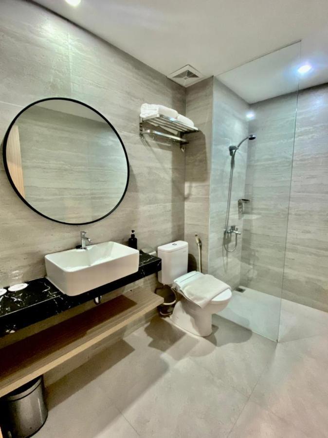 Tuban  Front One King Hotel Tuban מראה חיצוני תמונה