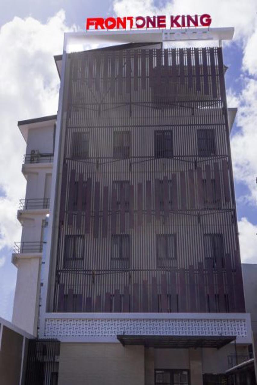 Tuban  Front One King Hotel Tuban מראה חיצוני תמונה