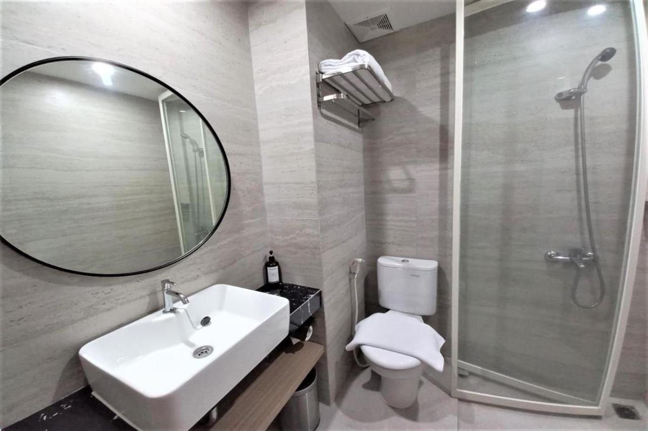 Tuban  Front One King Hotel Tuban מראה חיצוני תמונה