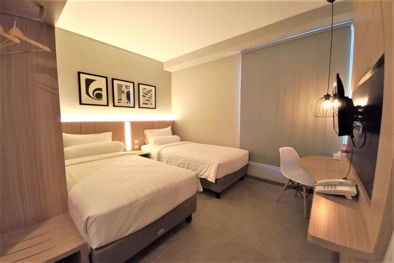 Tuban  Front One King Hotel Tuban מראה חיצוני תמונה