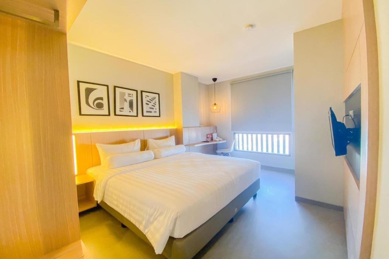 Tuban  Front One King Hotel Tuban מראה חיצוני תמונה