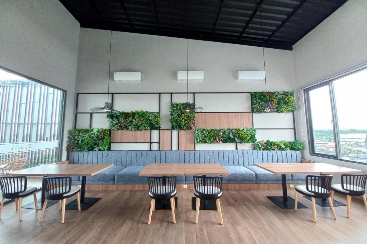 Tuban  Front One King Hotel Tuban מראה חיצוני תמונה
