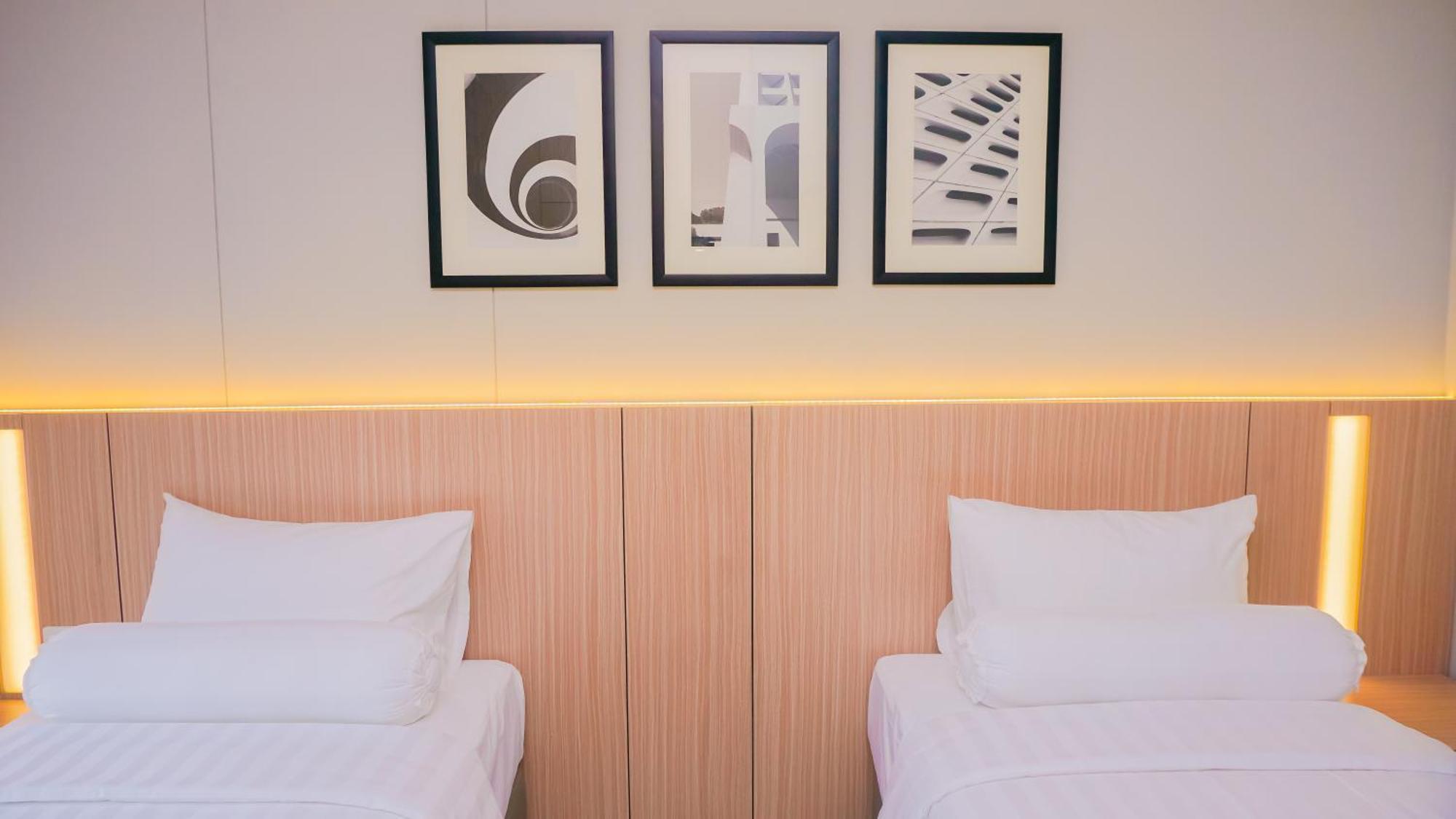 Tuban  Front One King Hotel Tuban מראה חיצוני תמונה